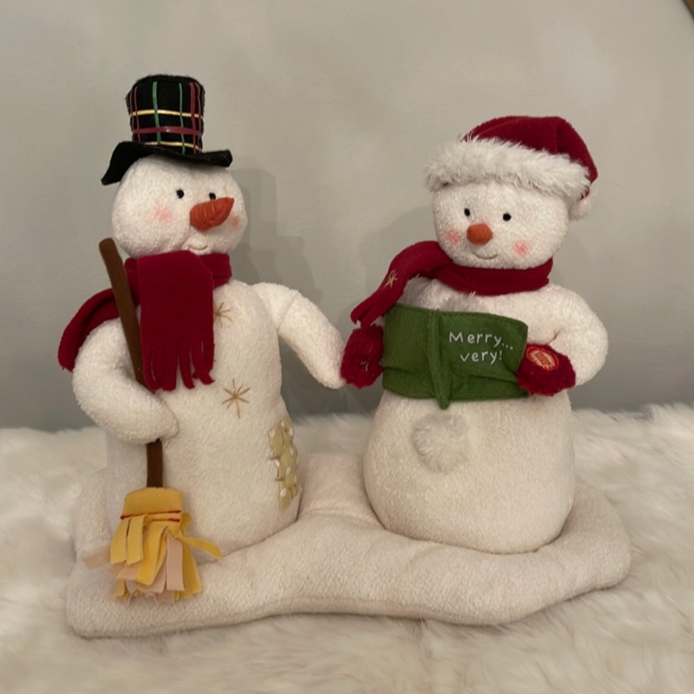 HALLMARK  Plush Mrs. & Mrs. Snowman Animated--Collectible